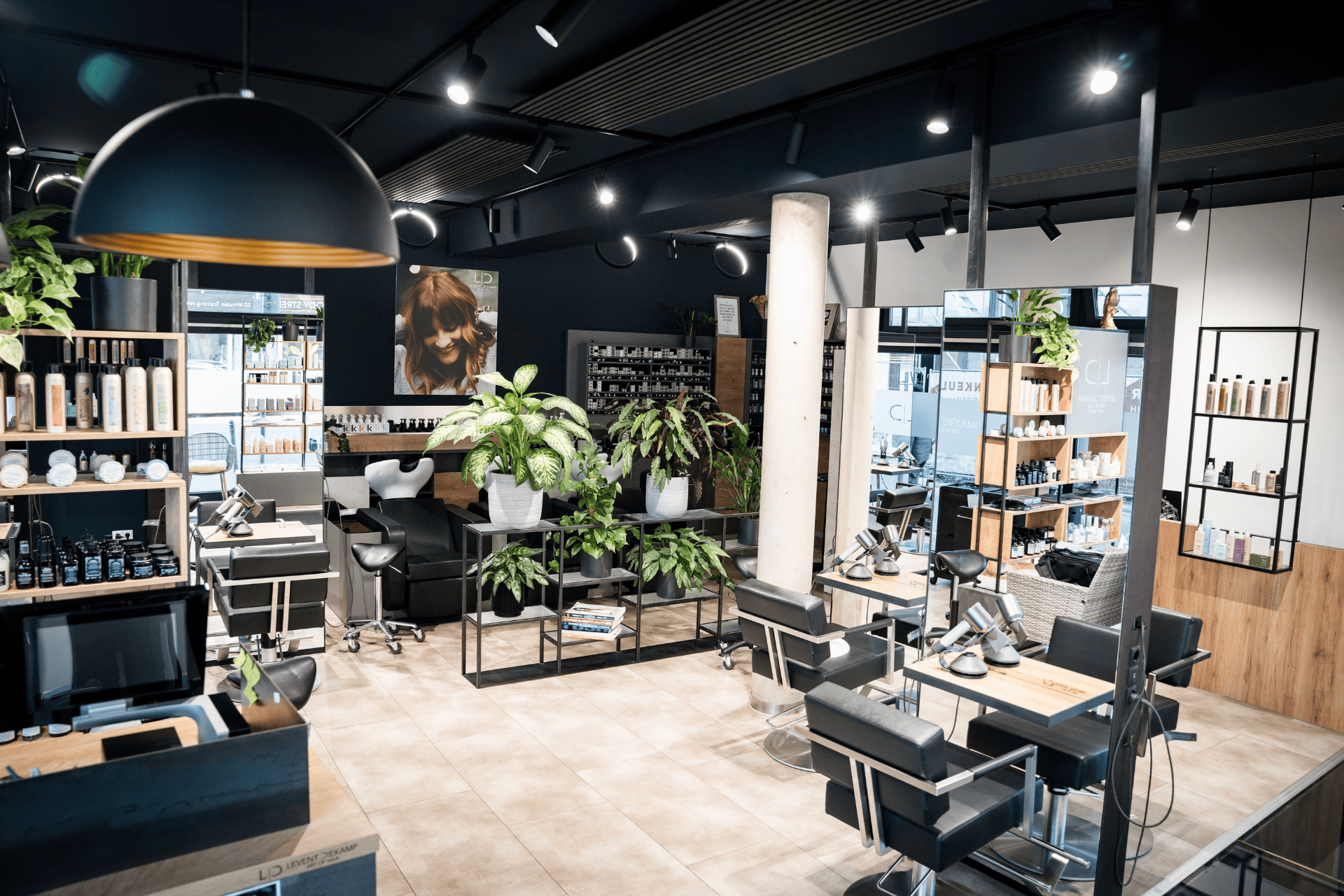 Ein schöner moderner Friseursalon